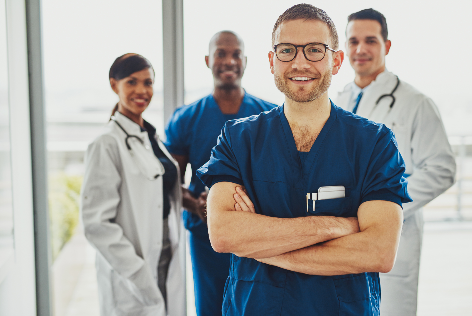 Imagen de médicos y profesionales de la salud mirando a la cámara